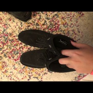 Short black Minnetonka boots